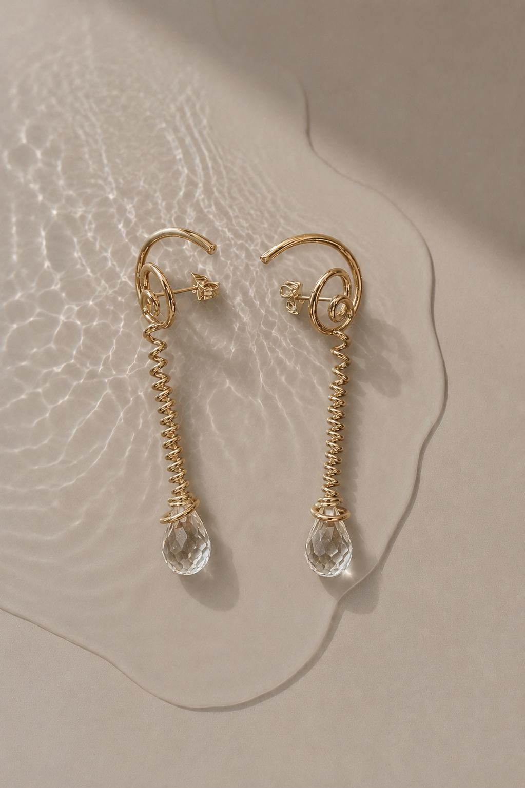 Onda Crystal Spiral Gold Earring