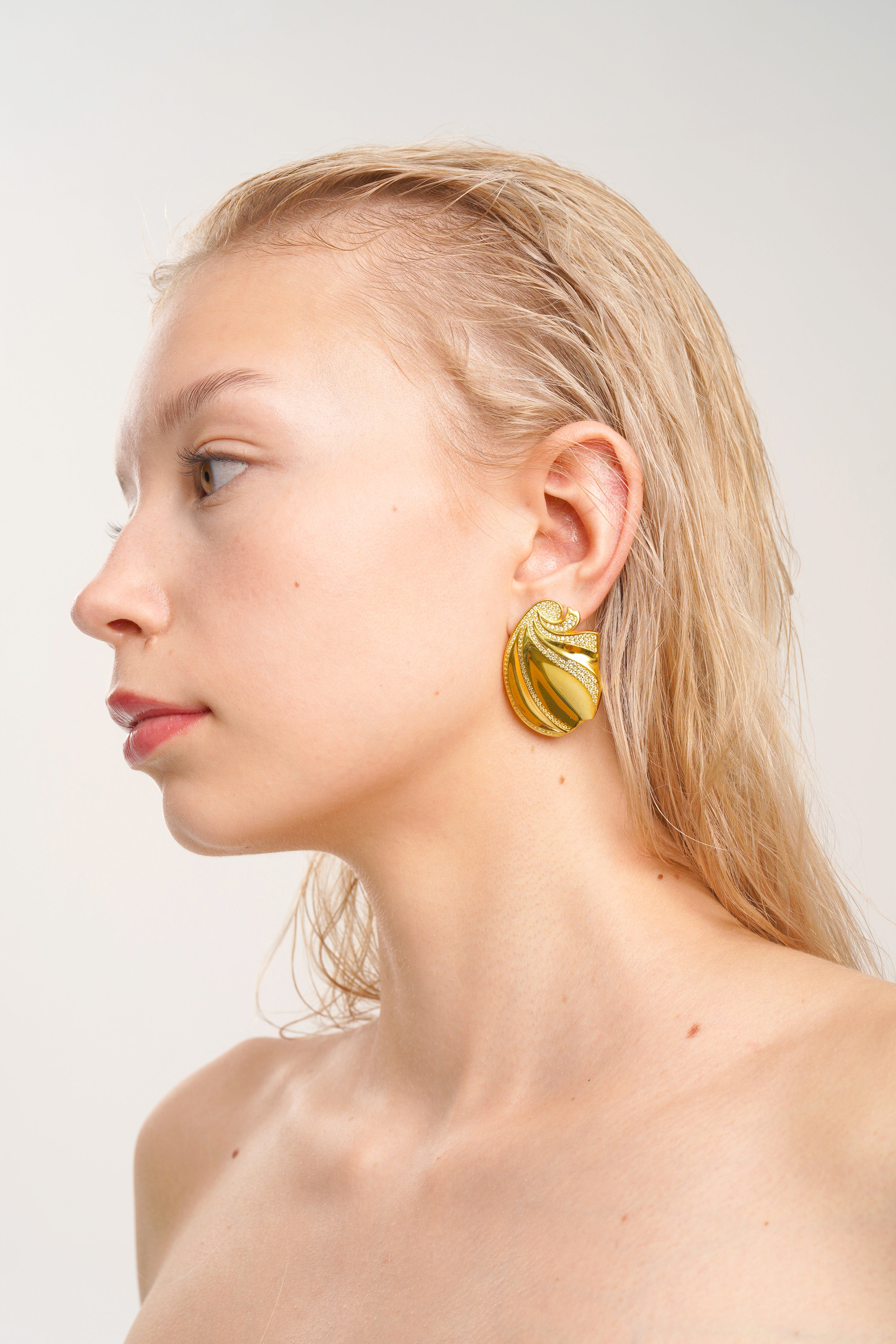 ESTIA CRYSTAL EARRINGS, 18K YELLOW GOLD