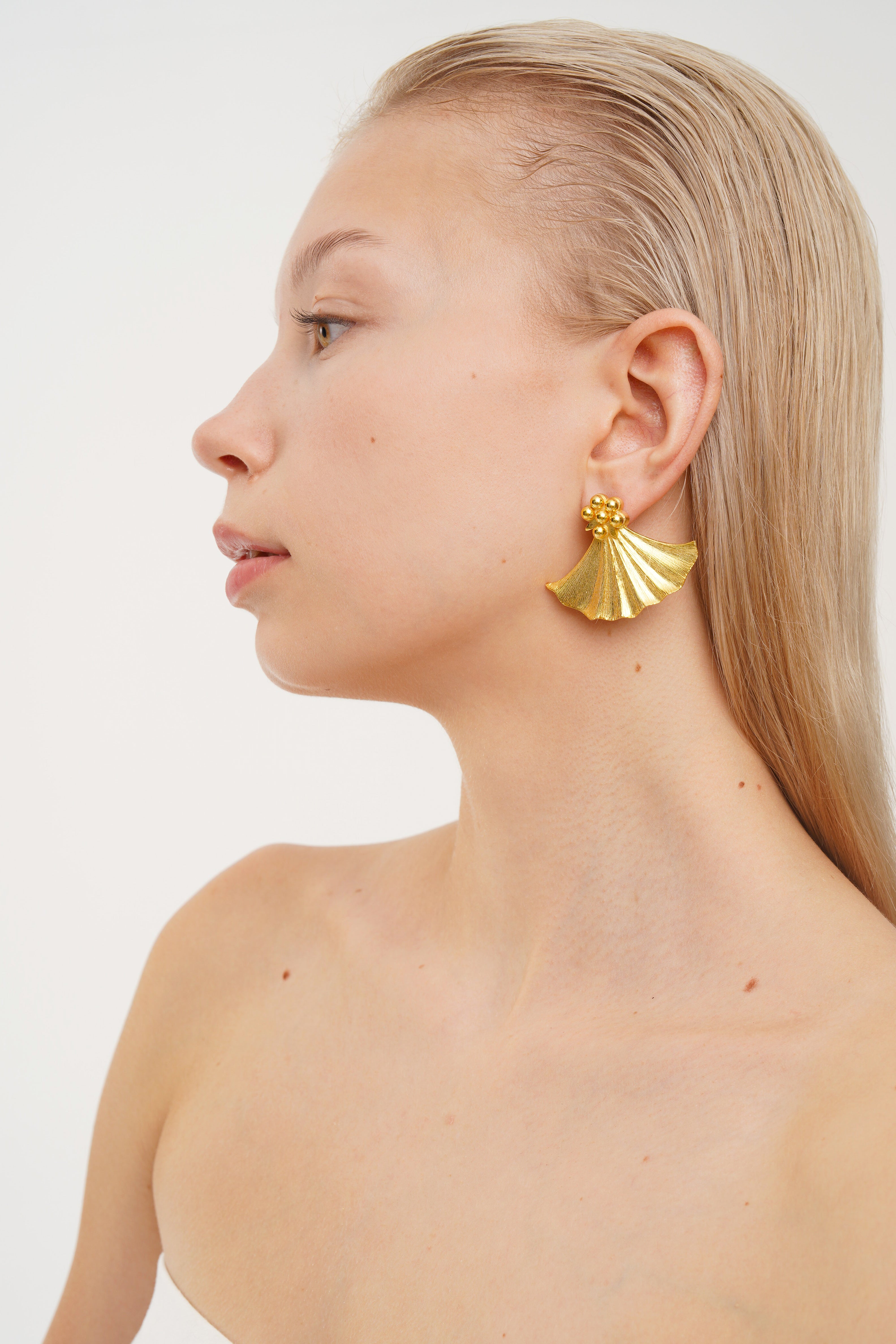IVY LARGE GINKGO GOLD EARRINGS