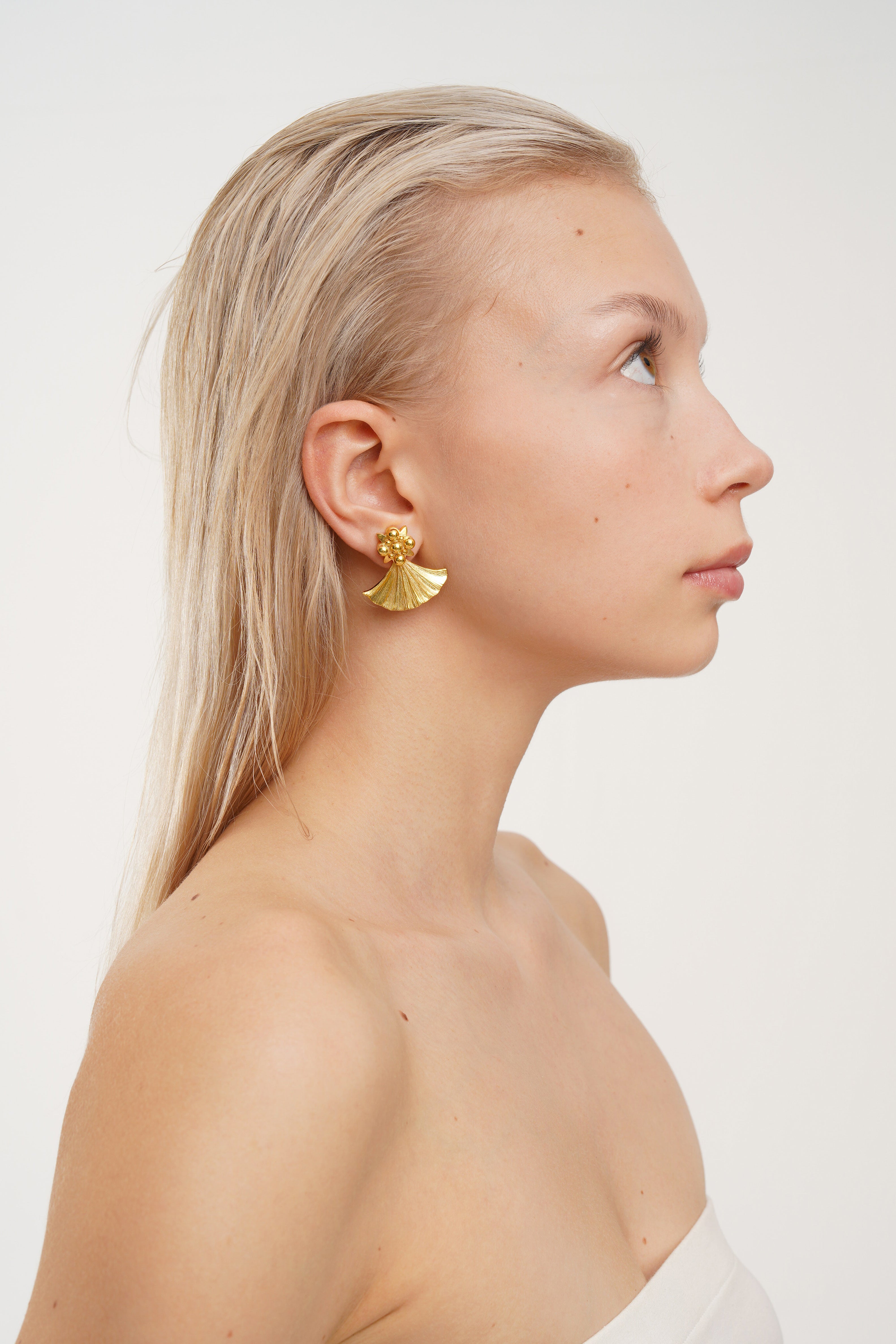 IVY MEDIUM GINKGO GOLD EARRINGS