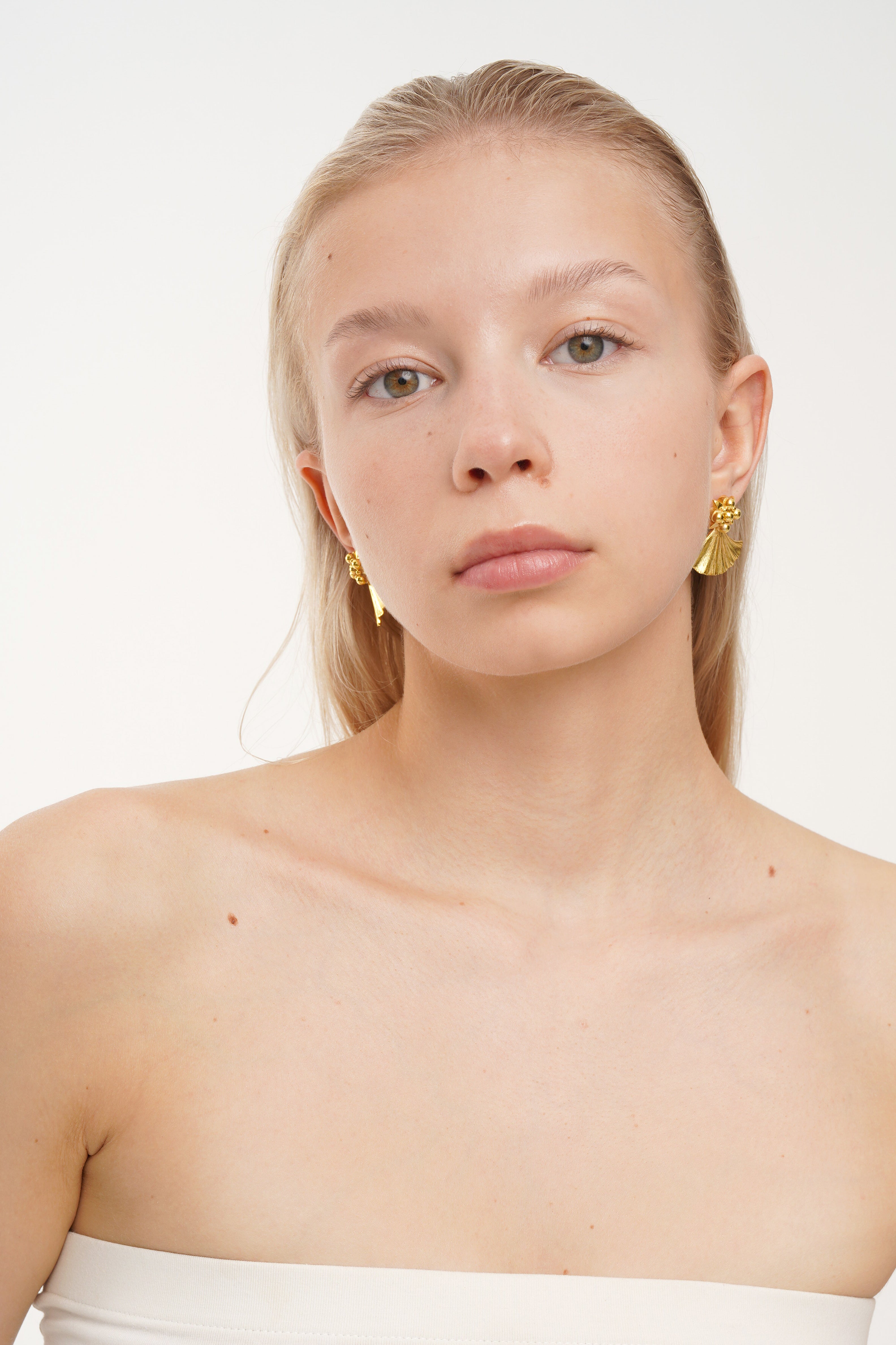 IVY MEDIUM GINKGO GOLD EARRINGS