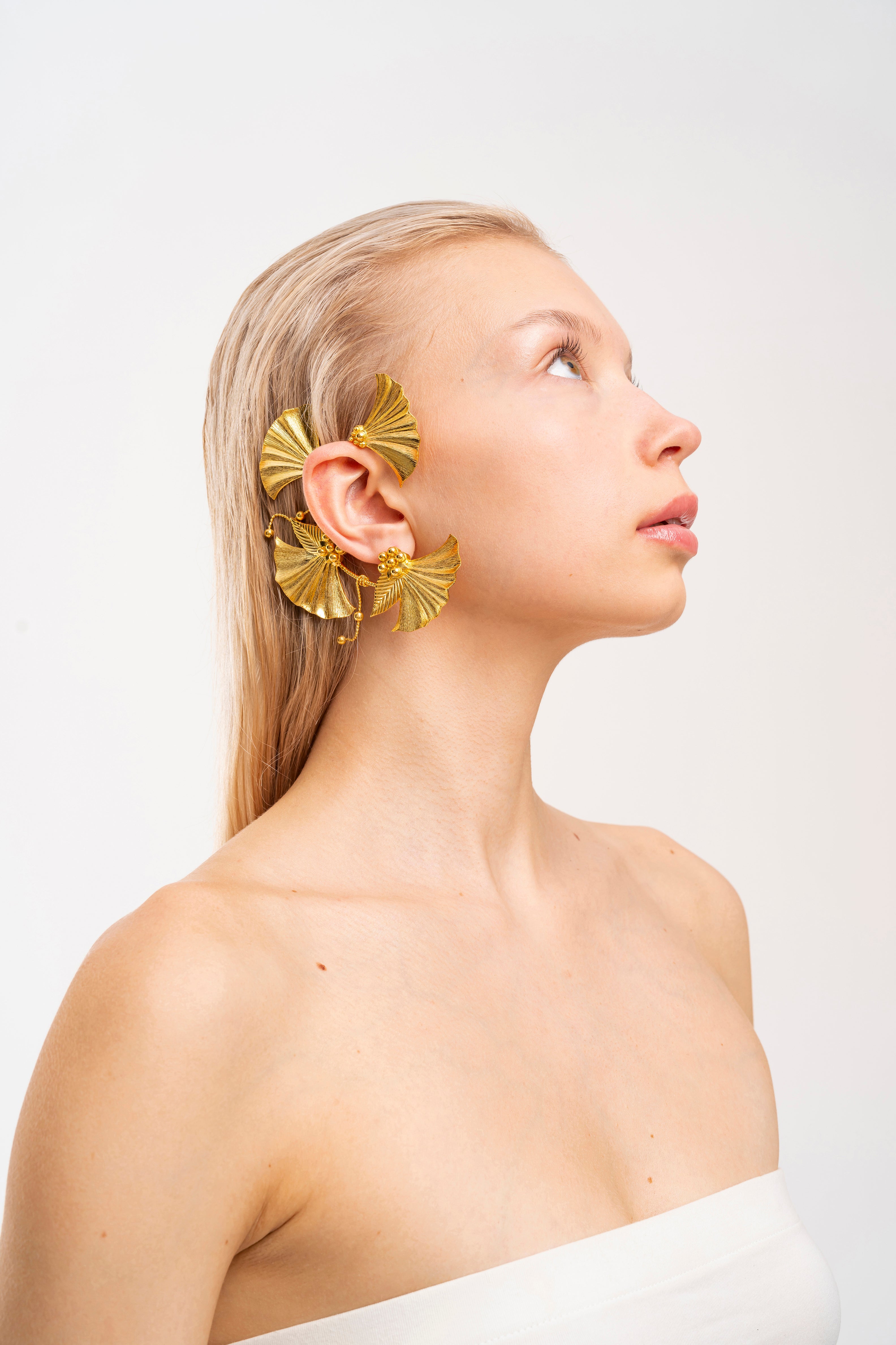 TWISTED IVY GOLD EAR CUFF