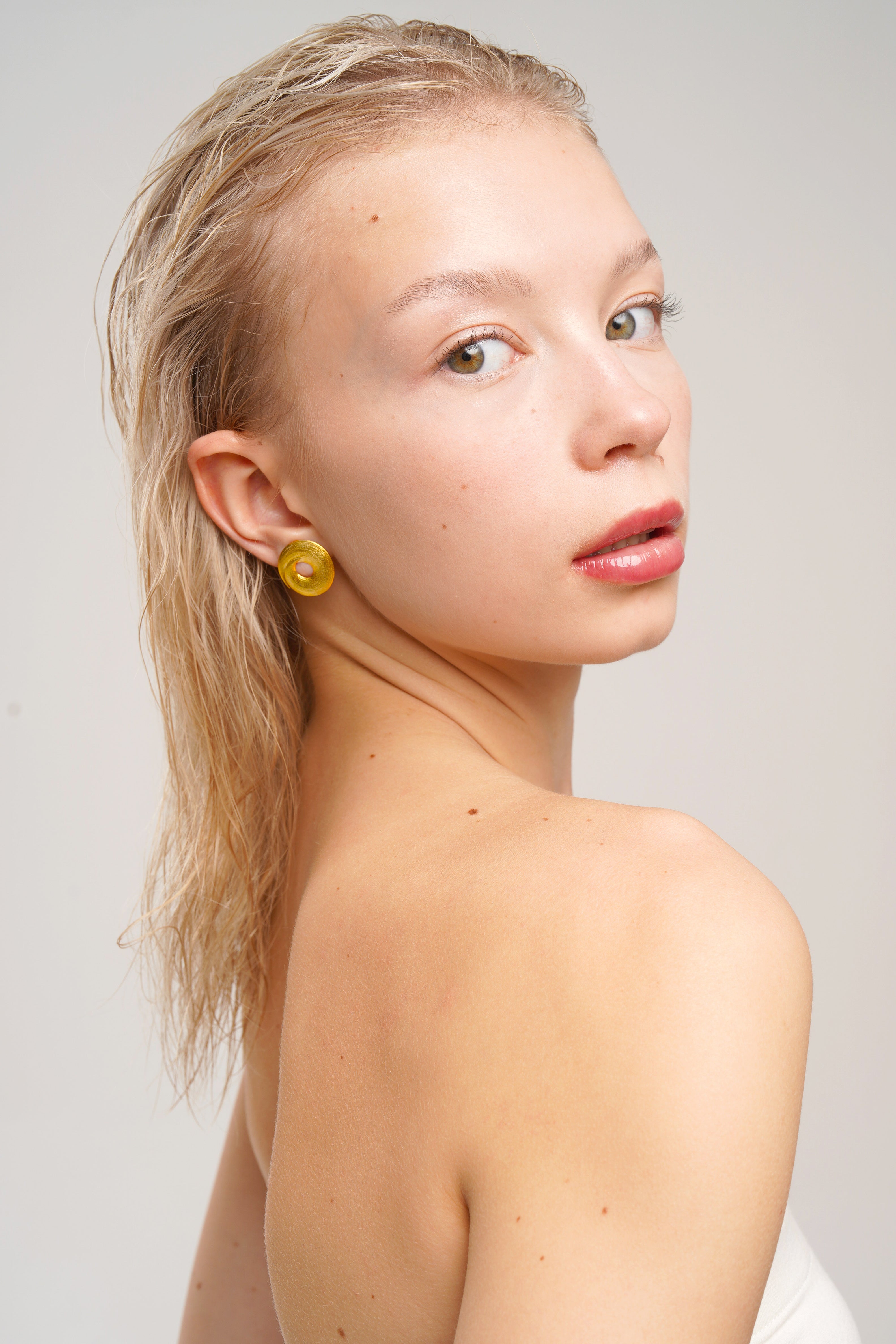 ACRUX EARRINGS, 18K YELLOW GOLD