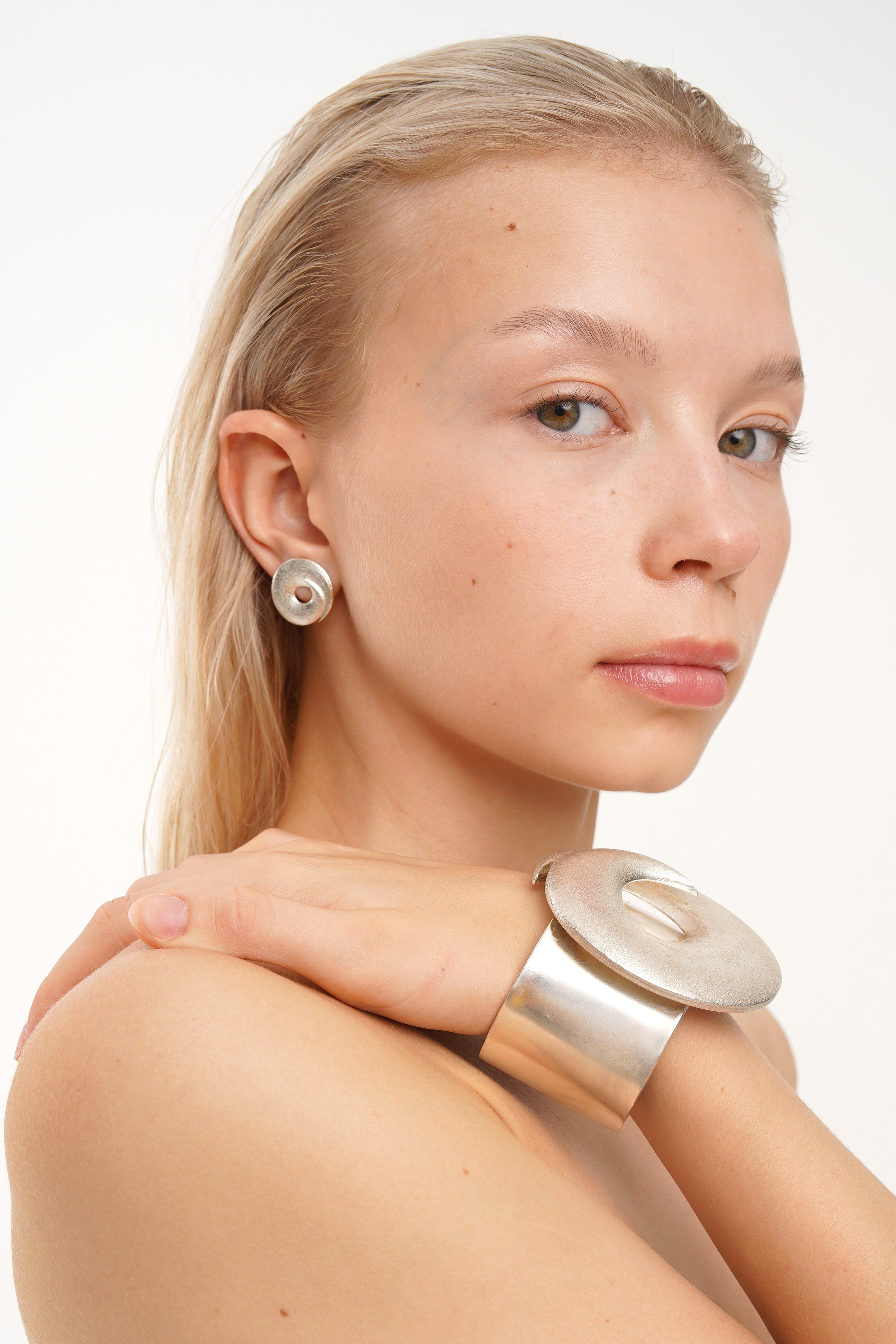 ACRUX CUFF BRACELET, 18K WHITE GOLD