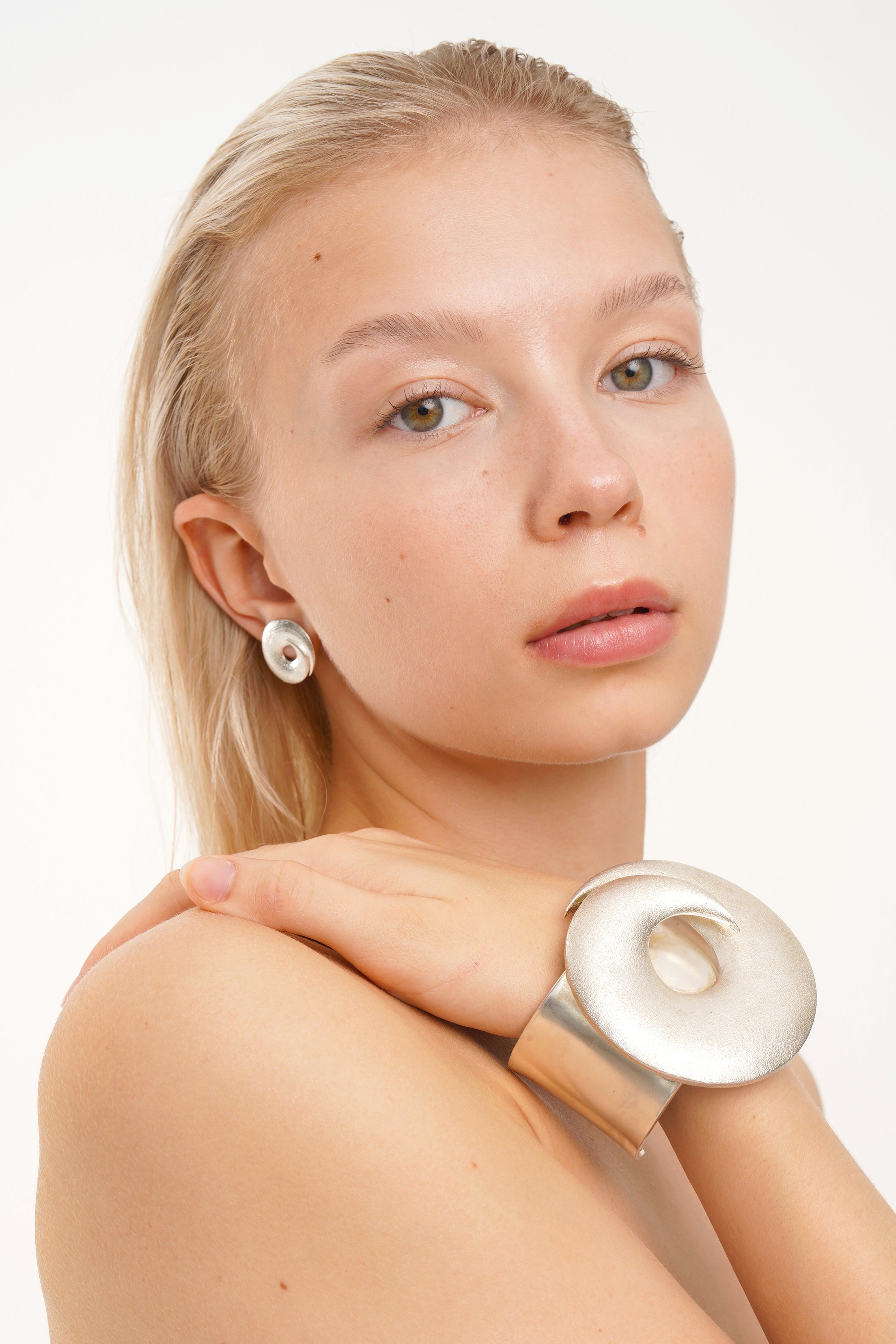 ACRUX CUFF BRACELET, 18K WHITE GOLD