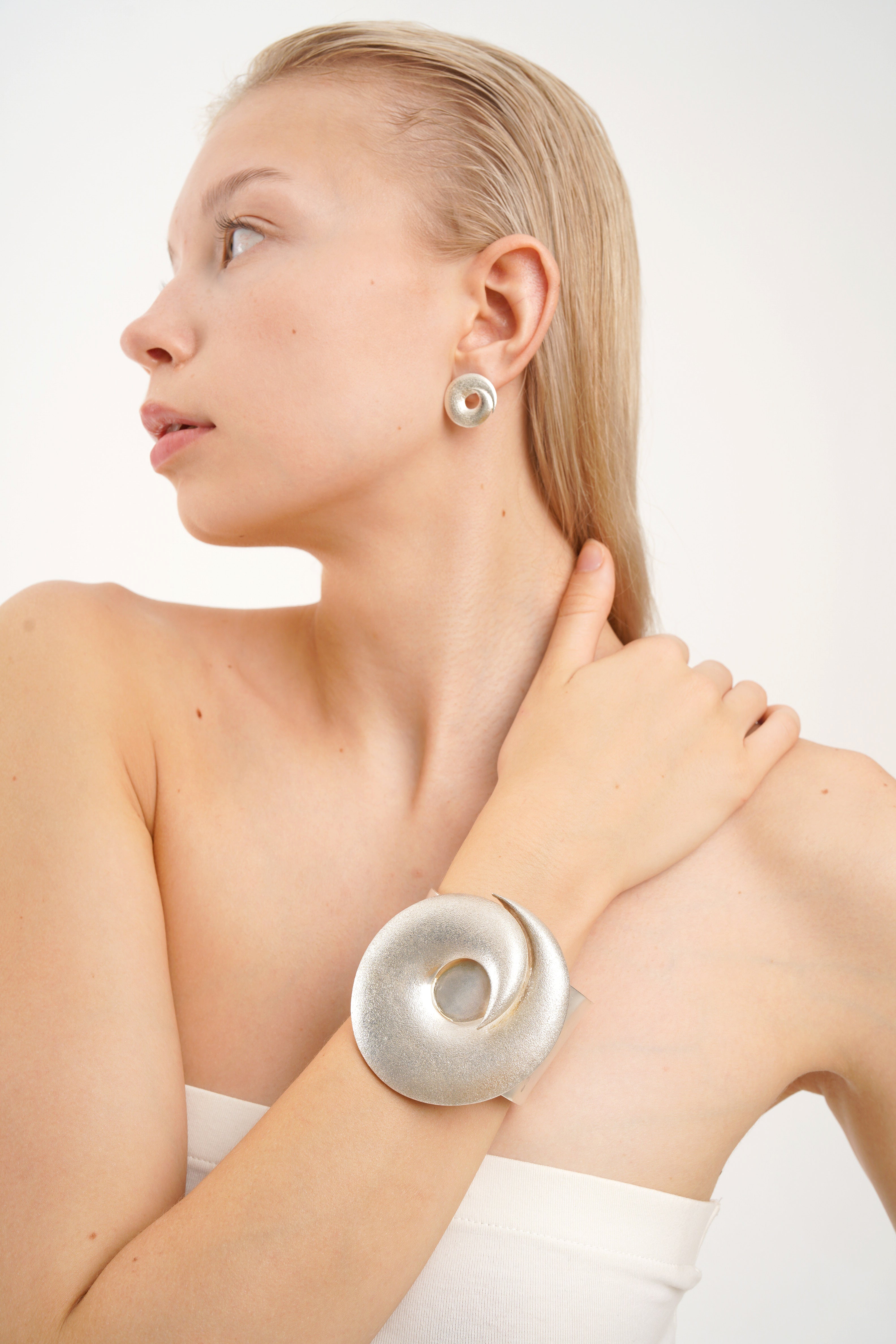 ACRUX CUFF BRACELET, 18K WHITE GOLD