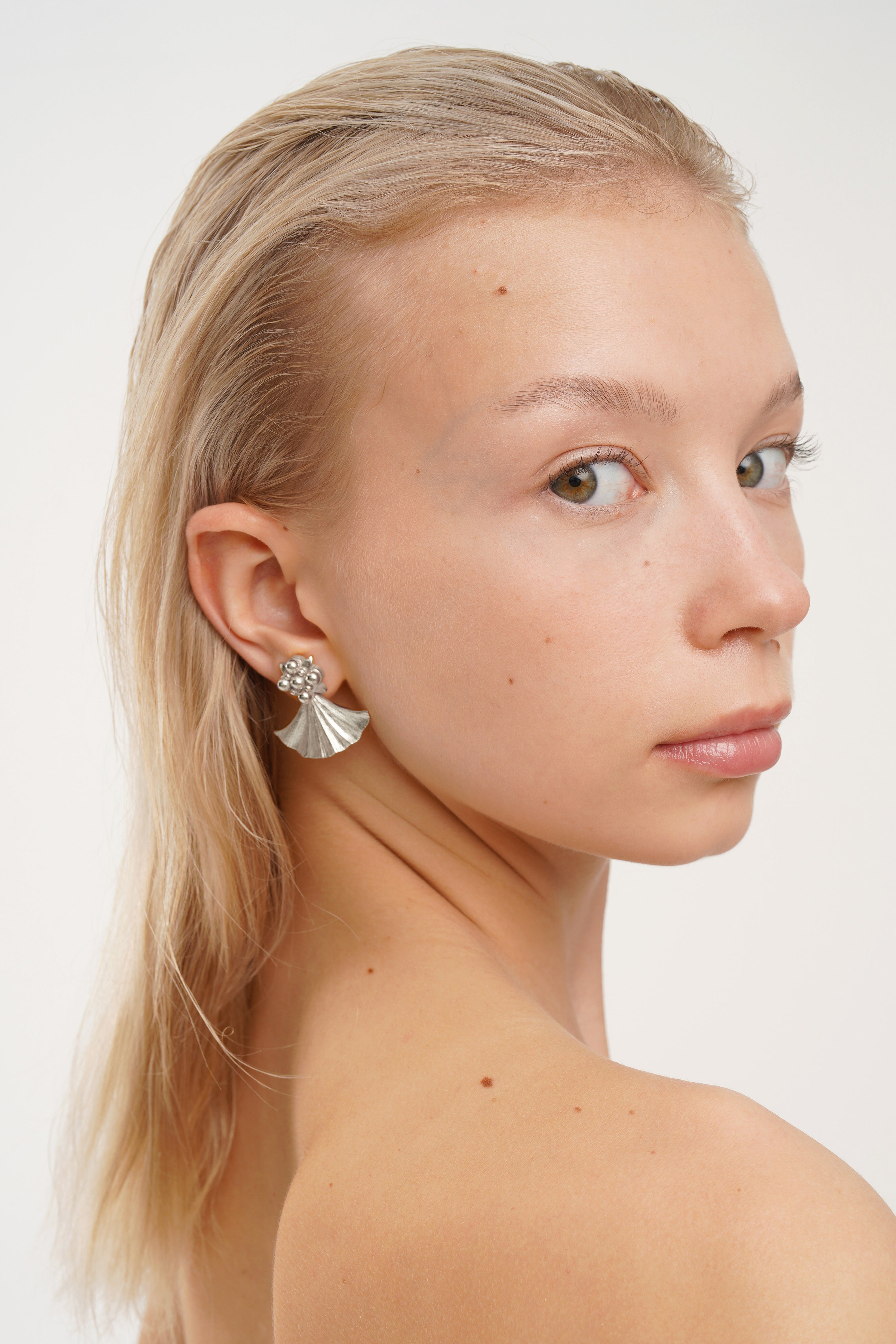 IVY MEDIUM GINGKO SILVER EARRINGS