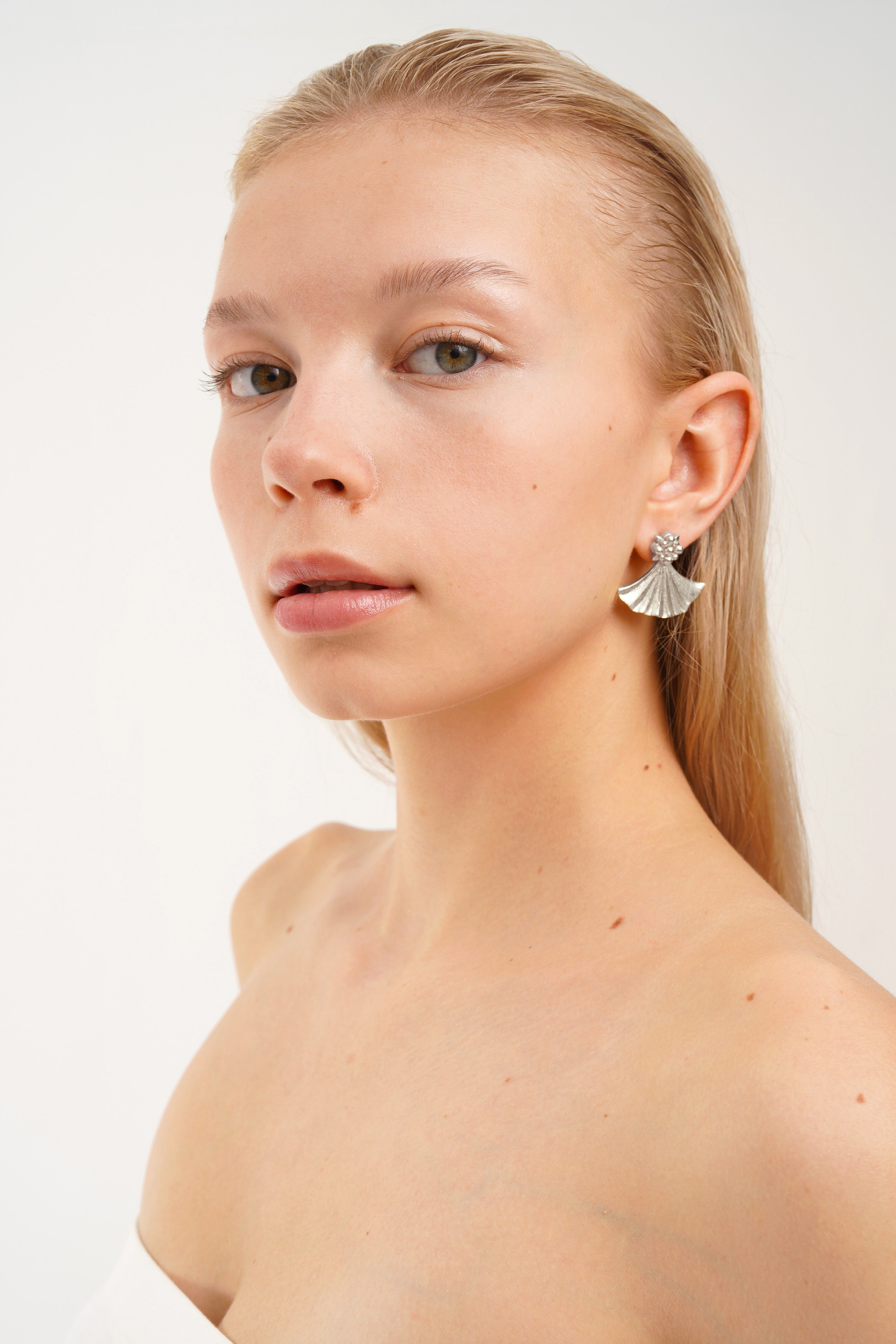 IVY SMALL GINGKO SILVER EARRINGS