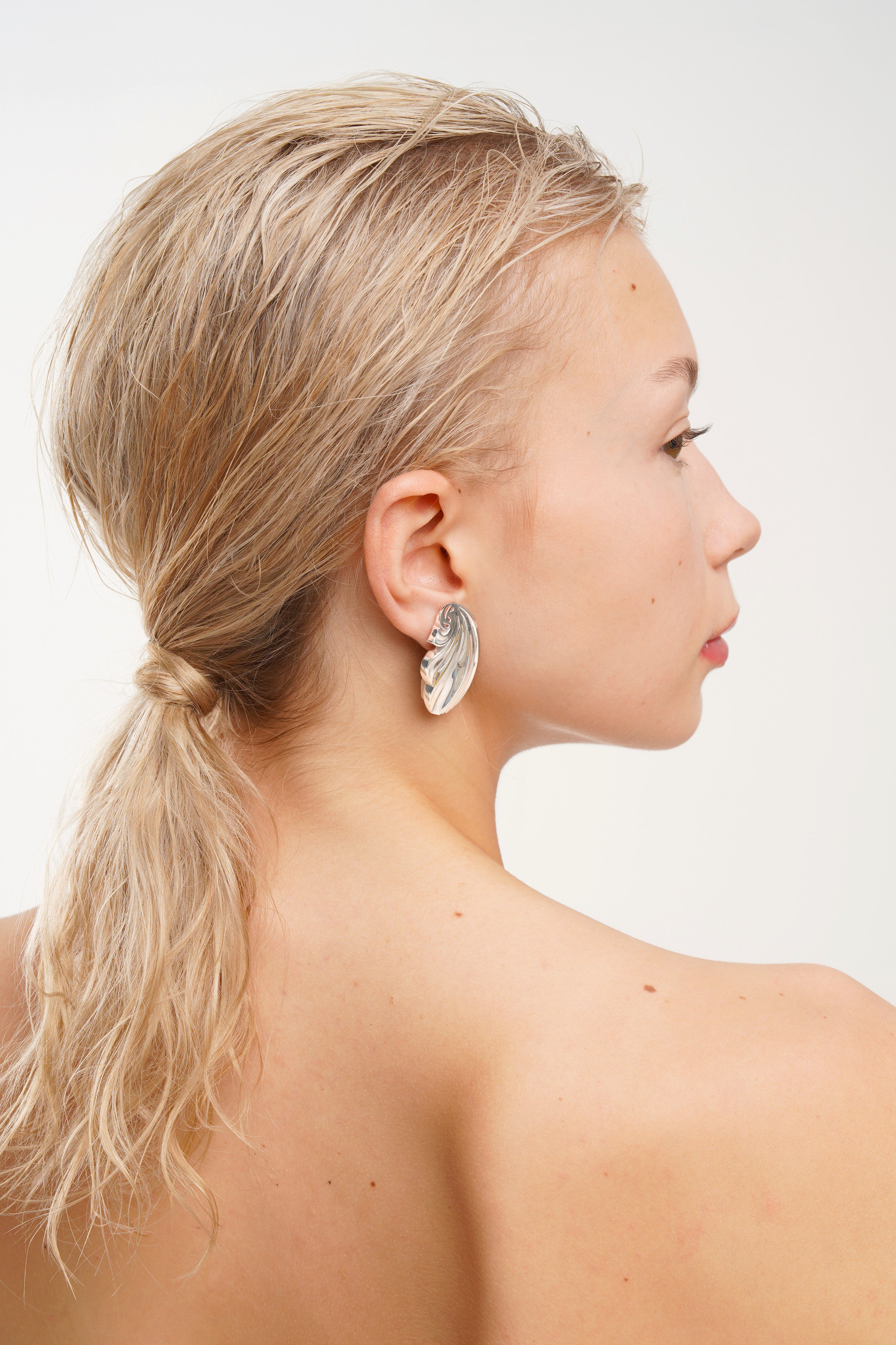 ESTIA EARRINGS, 18K WHITE GOLD
