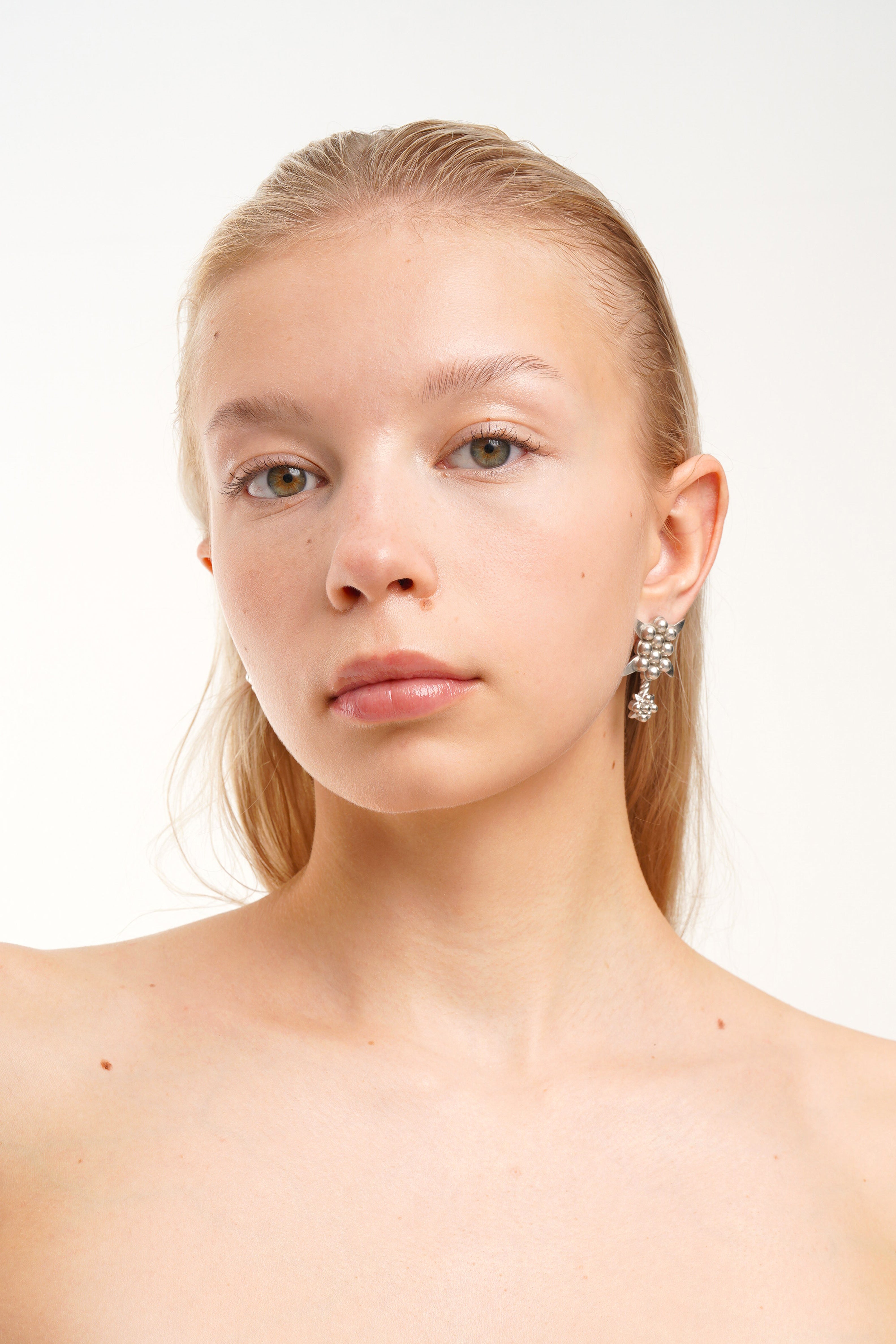 IVY BOLD EARRINGS, 18K WHITE GOLD