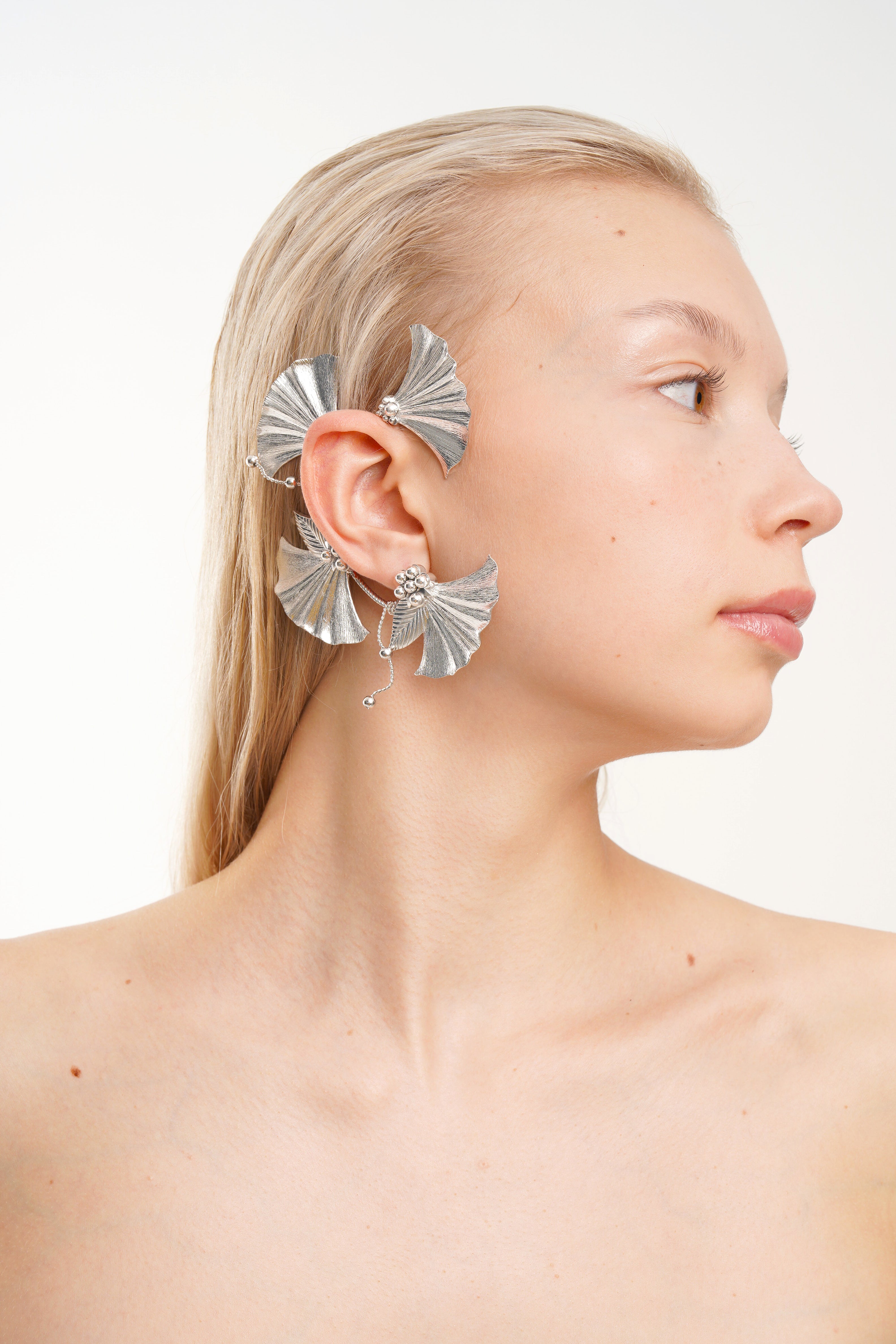 TWISTED IVY EAR CUFF, 18K WHITE GOLD