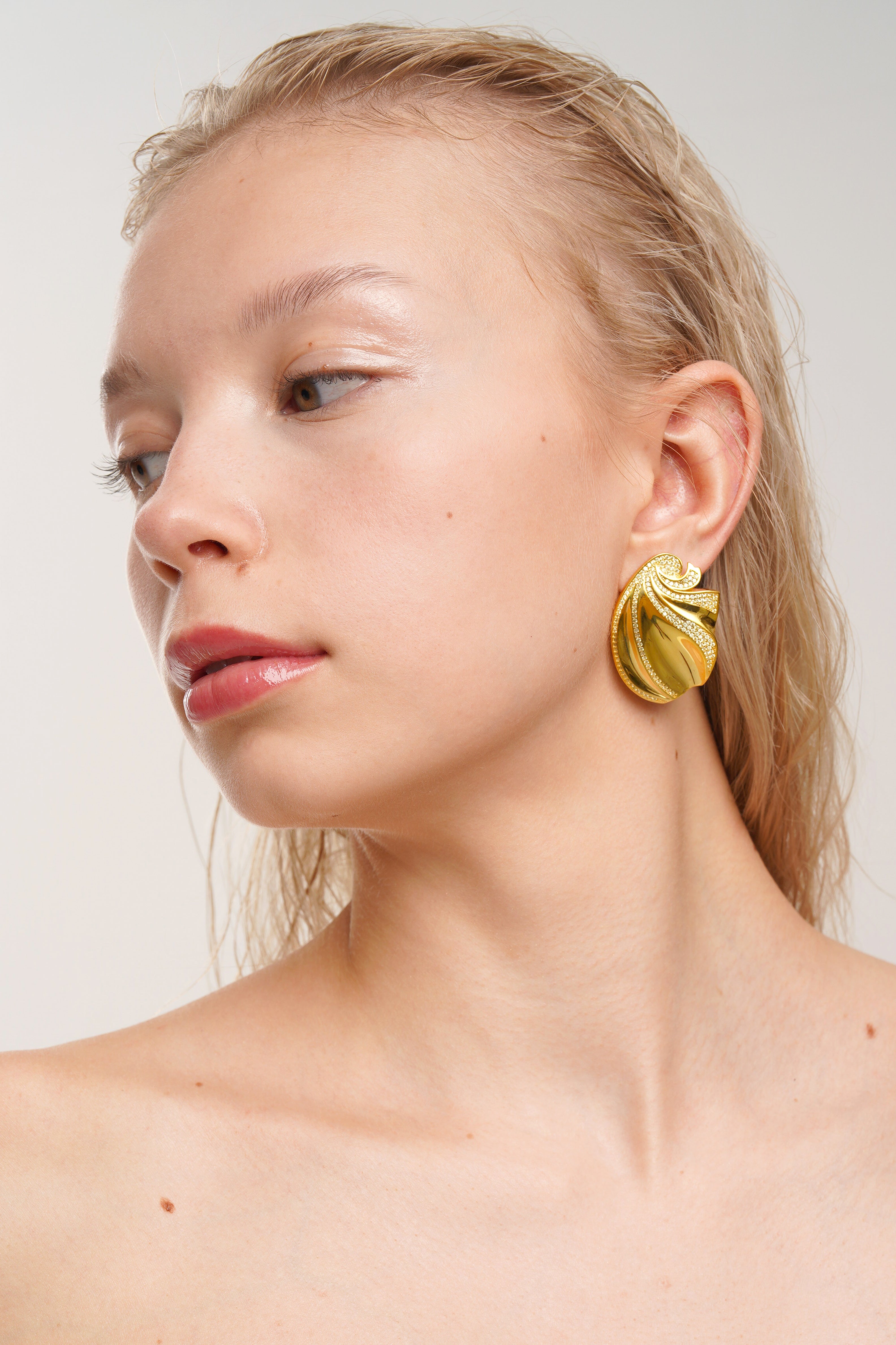 ESTIA CRYSTAL EARRINGS, 18K YELLOW GOLD