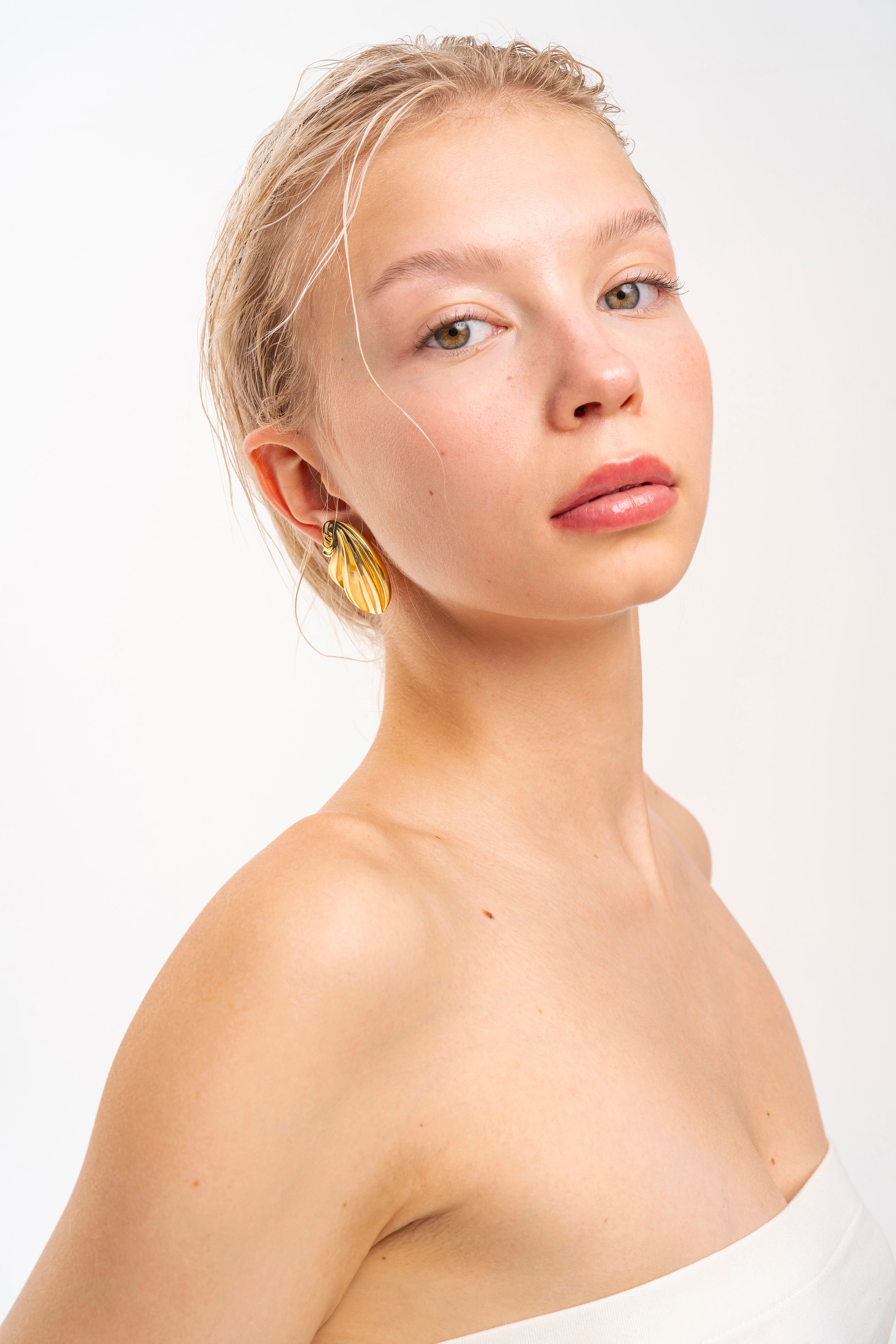 ESTIA GOLD EARRINGS