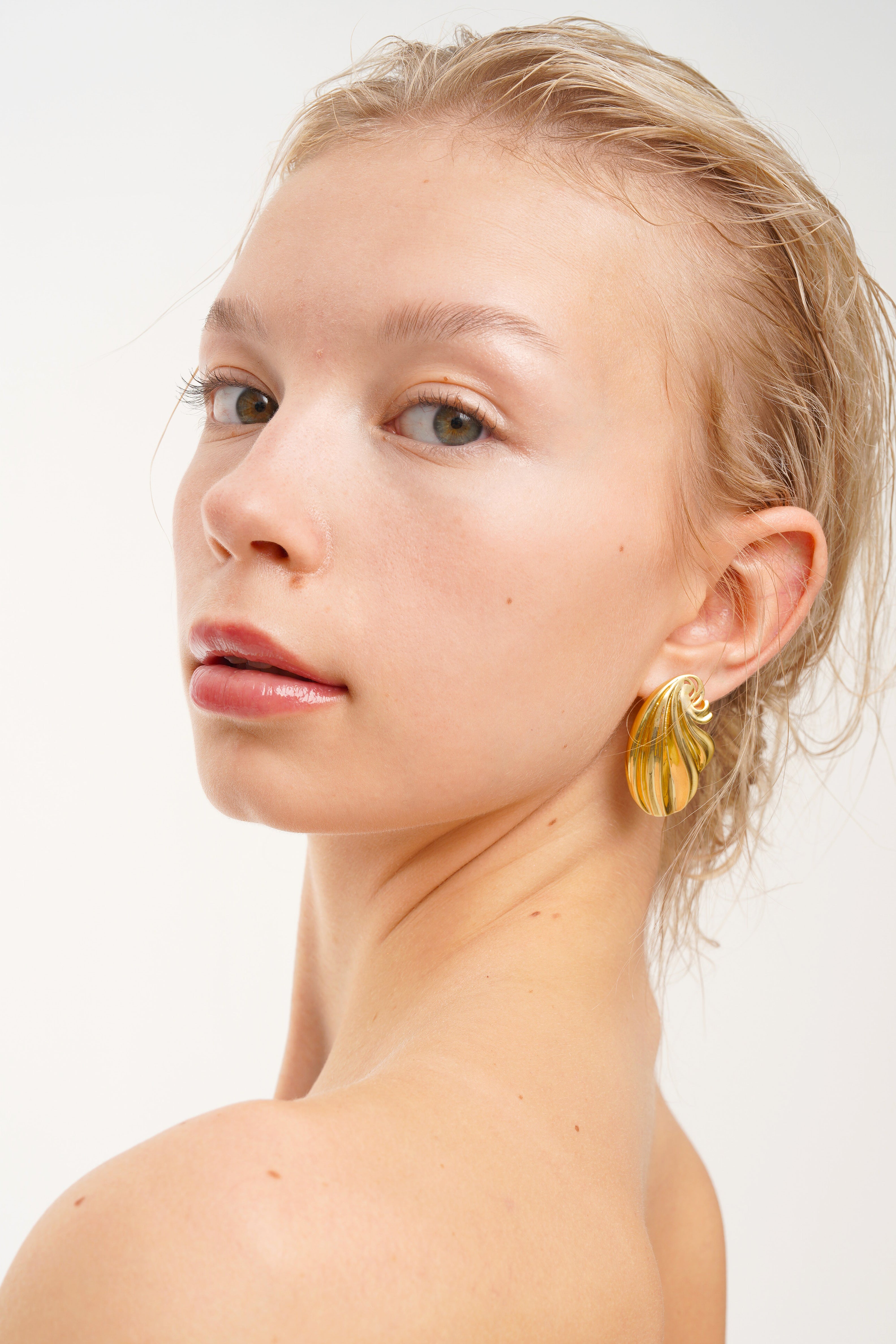 ESTIA EARRINGS, 18K YELLOW GOLD