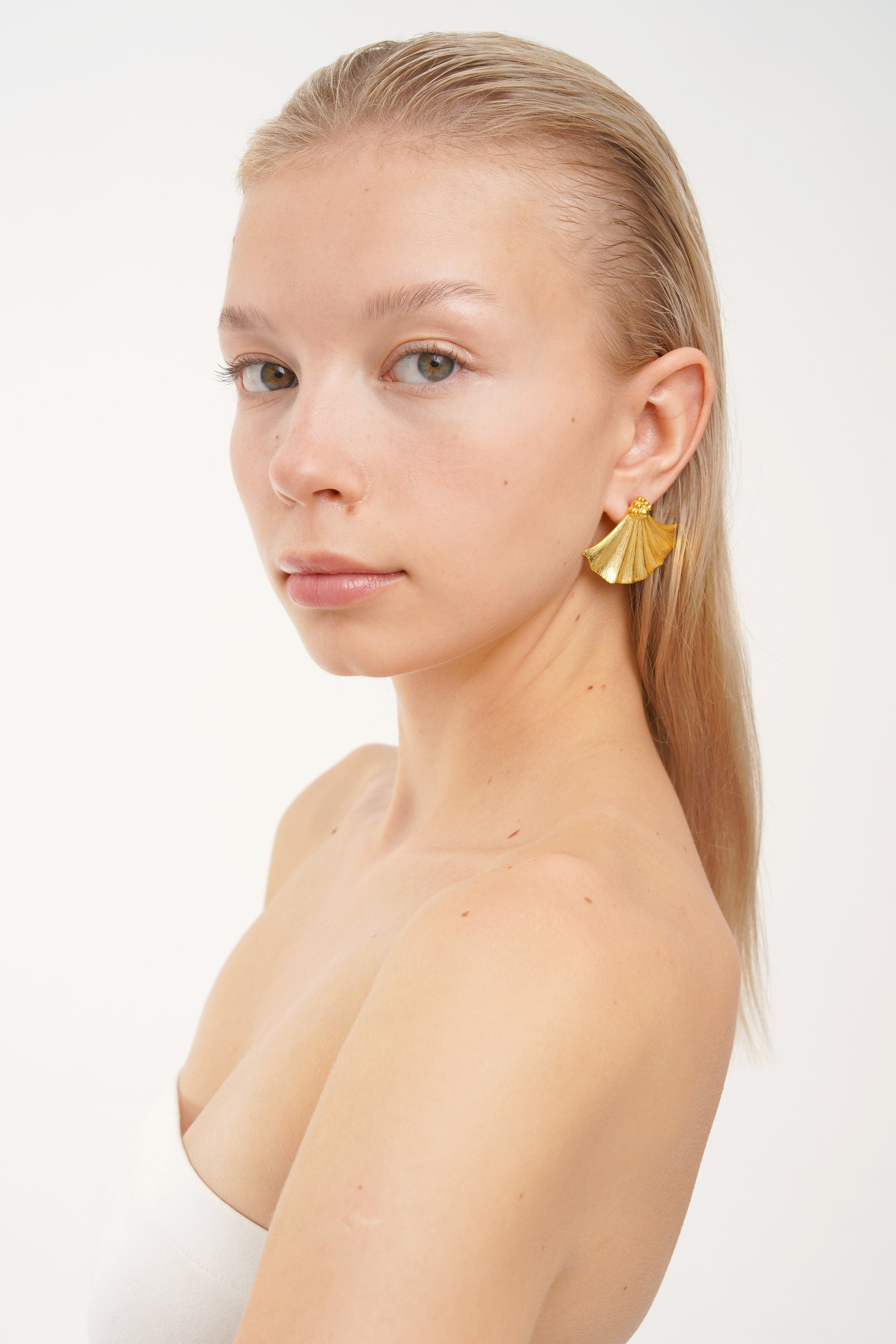 IVY MONO LARGE GOLD EARRINGS