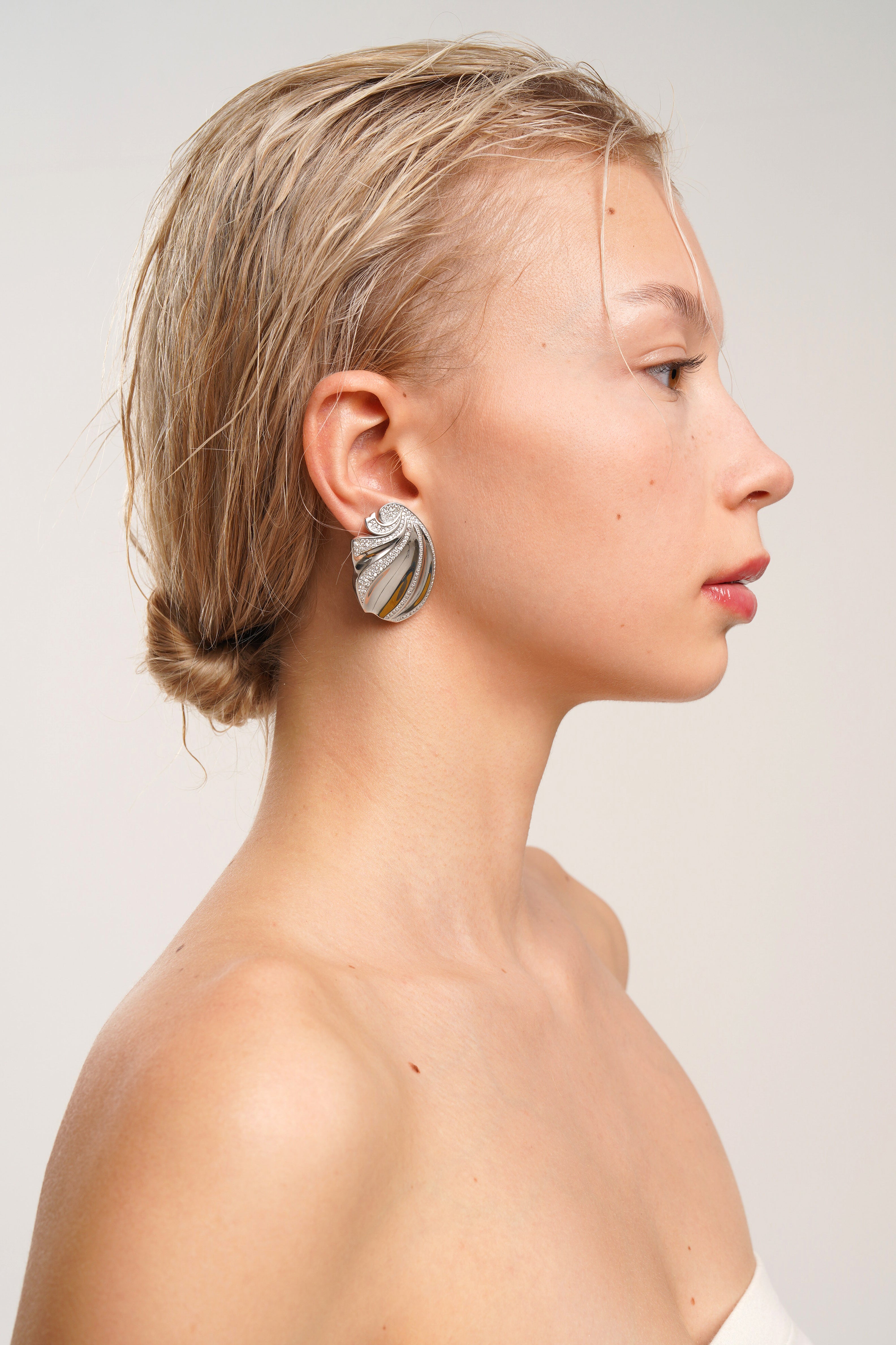 ESTIA CRYSTAL SILVER EARRINGS