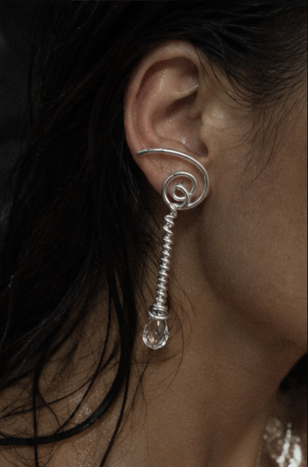 Onda Crystal Spiral Silver Earring
