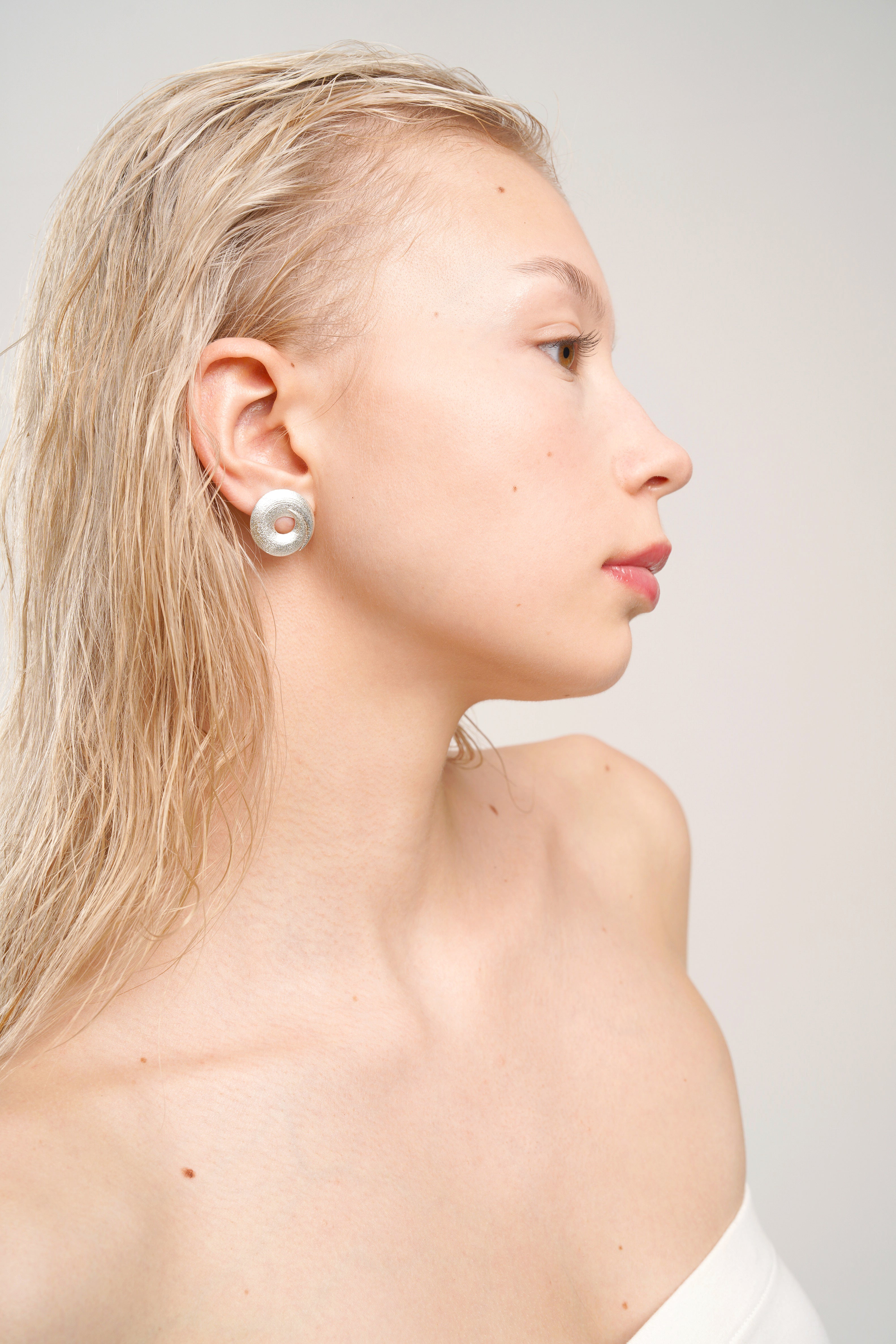 ACRUX EARRINGS, 18K WHITE GOLD