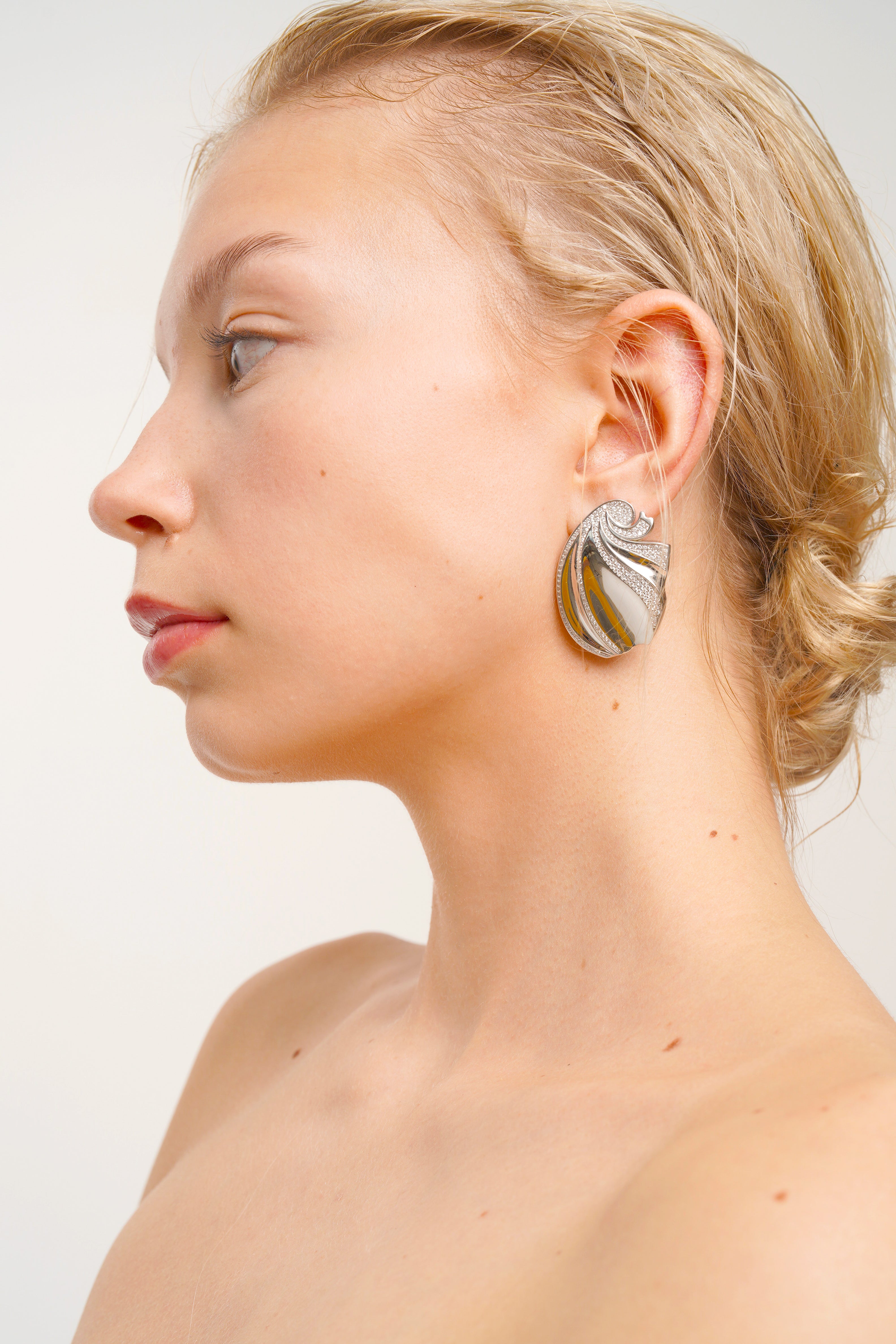 ESTIA CRYSTAL EARRINGS, 18K WHITE GOLD